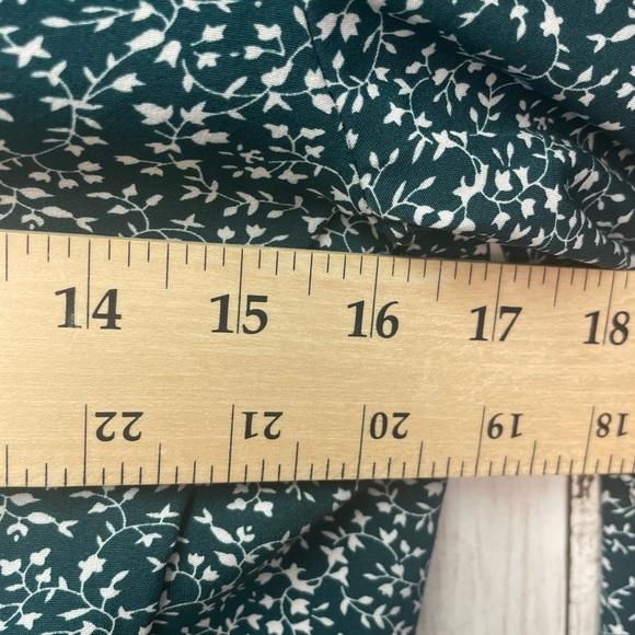 SHEIN Green Wrap Blouse with Long Sleeves and Tie Front size XS - Picture 6 of 7